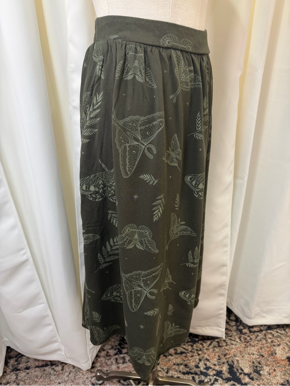 Disturbia ‘Callopistria Moth Print Midi Skirt’ in Olive Green Size 10 - Picture 11 of 16